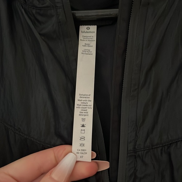 Lululemon Wind breaker running Jacket Lululemon X Barry’s Bootcamp Jacket - Picture 9 of 9